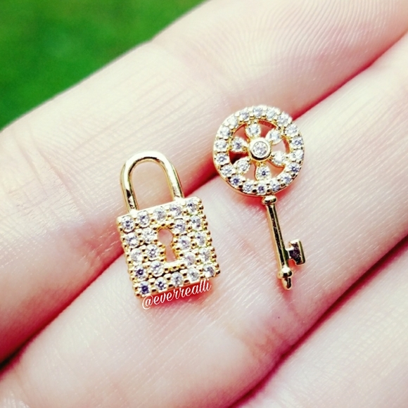 everrealli Jewelry - Gold Micro Pave Lock and Key Earrings
